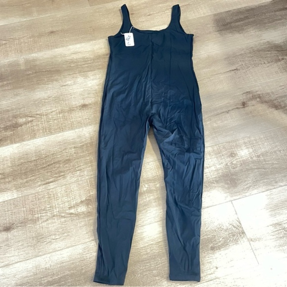 Lataly 1 Piece Athleisure Jumpsuit Body Sleeveless Tank Taper Black Large‎ NWT
